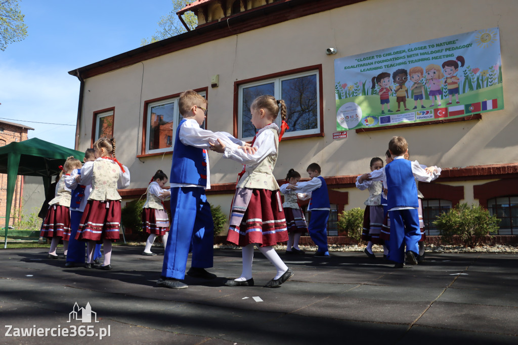 Fotorelacja: Powitanie partnerów projektu Erasmus+ w przedszkolu nr 1 w Zawierciu
