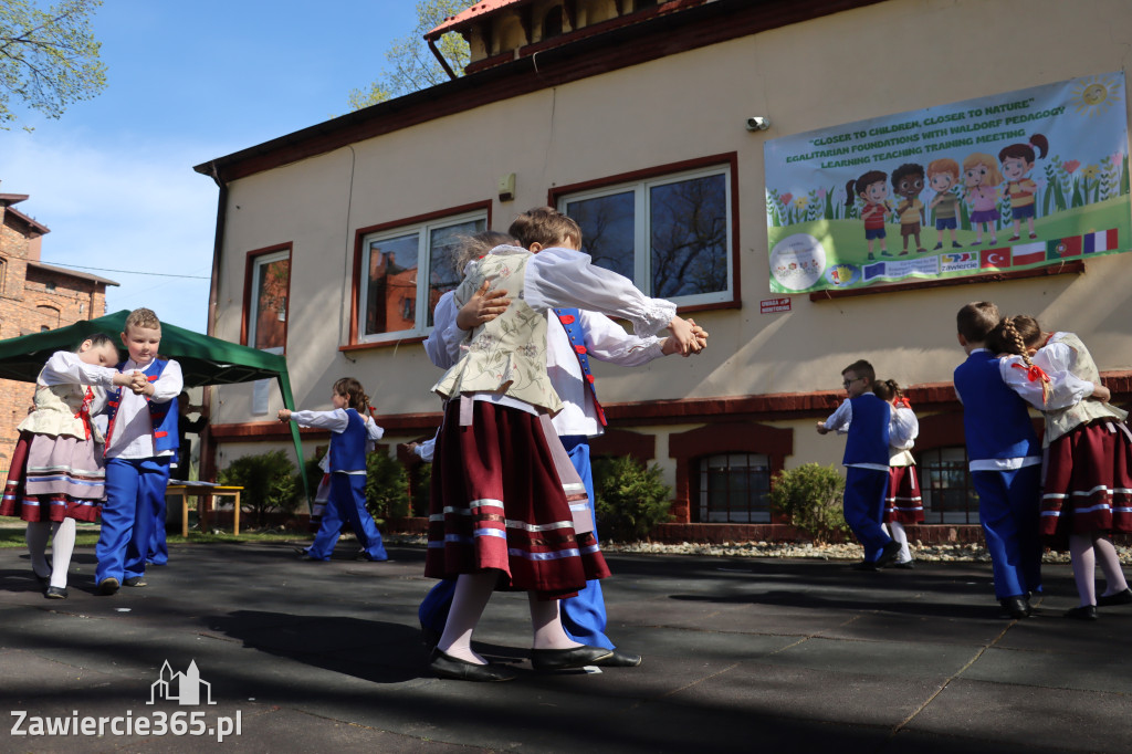 Fotorelacja: Powitanie partnerów projektu Erasmus+ w przedszkolu nr 1 w Zawierciu