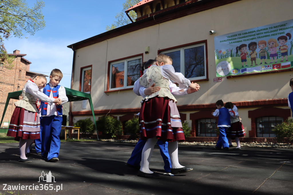 Fotorelacja: Powitanie partnerów projektu Erasmus+ w przedszkolu nr 1 w Zawierciu