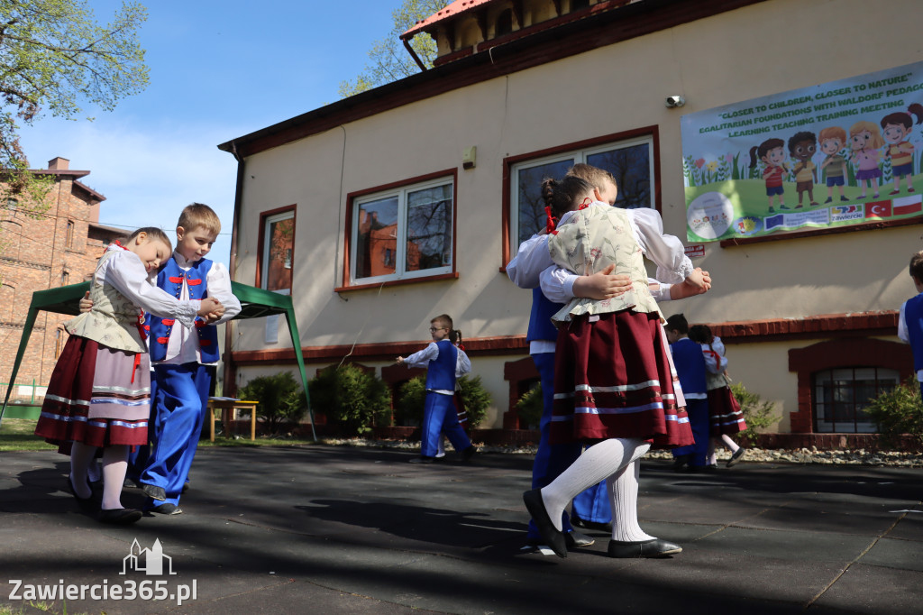 Fotorelacja: Powitanie partnerów projektu Erasmus+ w przedszkolu nr 1 w Zawierciu
