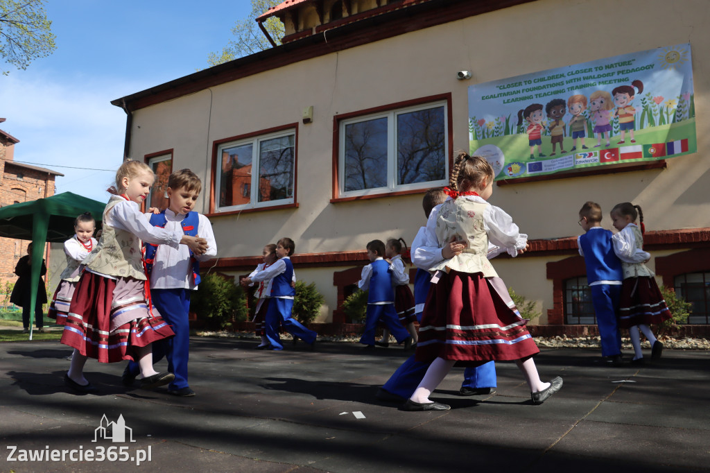 Fotorelacja: Powitanie partnerów projektu Erasmus+ w przedszkolu nr 1 w Zawierciu