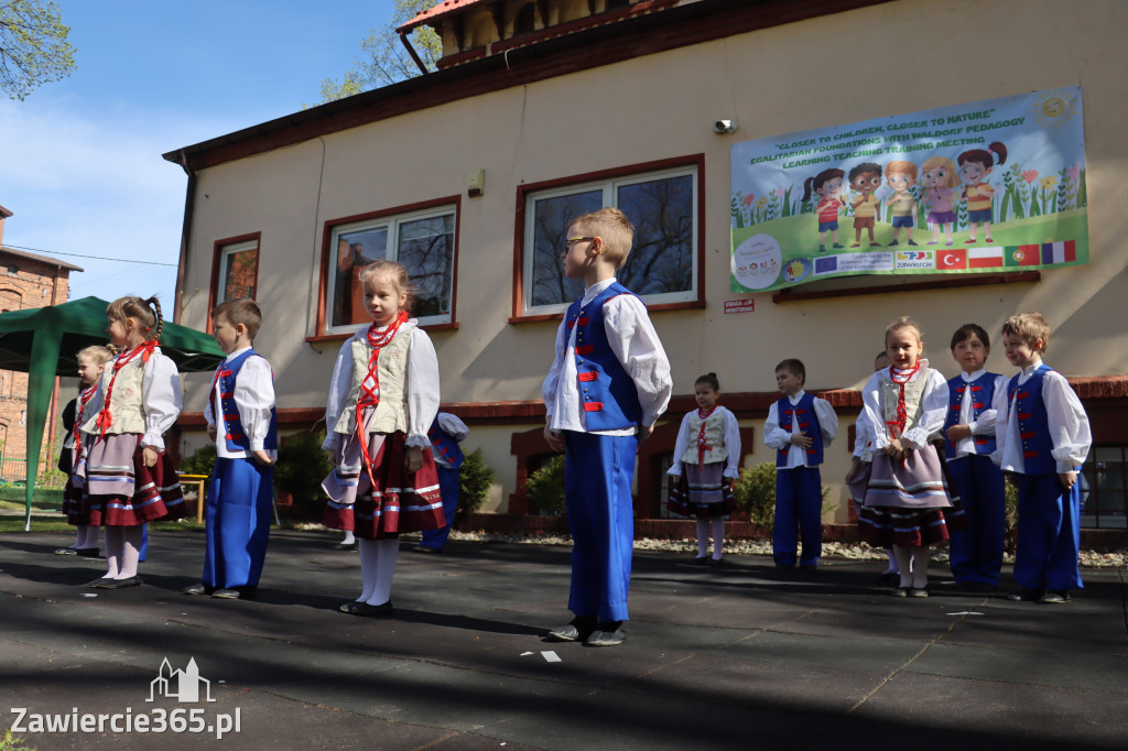 Fotorelacja: Powitanie partnerów projektu Erasmus+ w przedszkolu nr 1 w Zawierciu