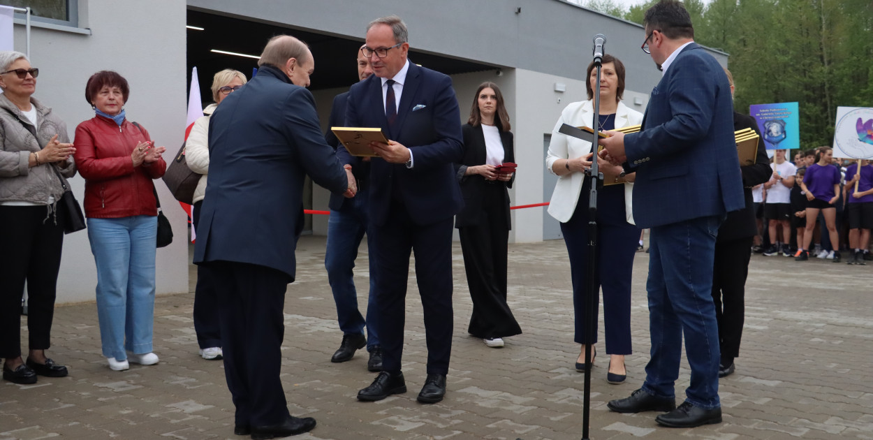 Fotorelacja: Uroczystość otwarcia stadionu miejskiego w Łazach po rewitalizacji