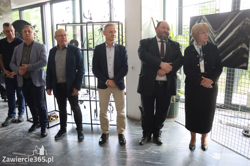 Fotorelacja: „Lato na propsie” - wernisaż wystawy w MOK Zawiercie