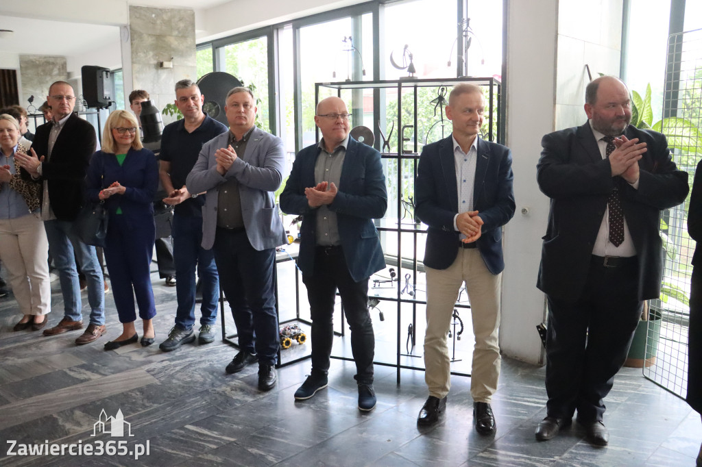 Fotorelacja: „Lato na propsie” - wernisaż wystawy w MOK Zawiercie