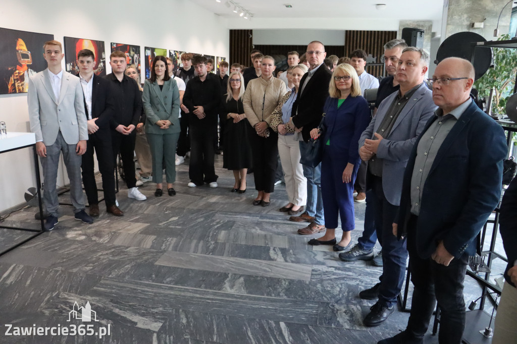 Fotorelacja: „Lato na propsie” - wernisaż wystawy w MOK Zawiercie
