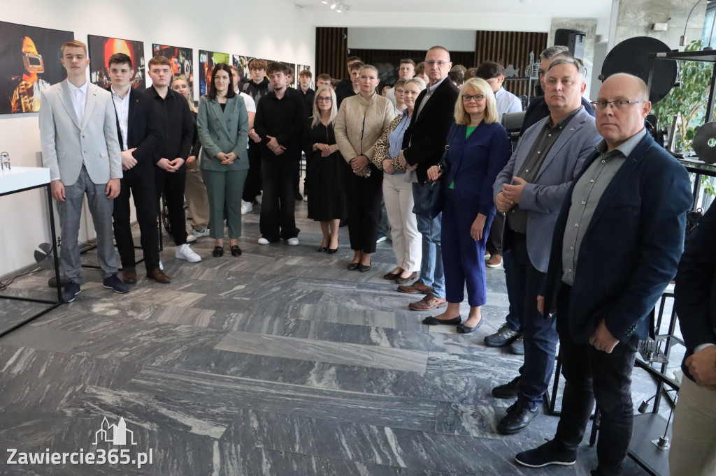 Fotorelacja: „Lato na propsie” - wernisaż wystawy w MOK Zawiercie