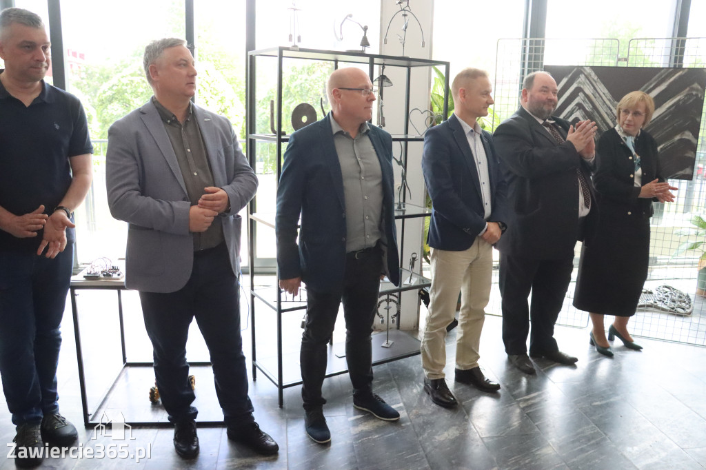 Fotorelacja: „Lato na propsie” - wernisaż wystawy w MOK Zawiercie
