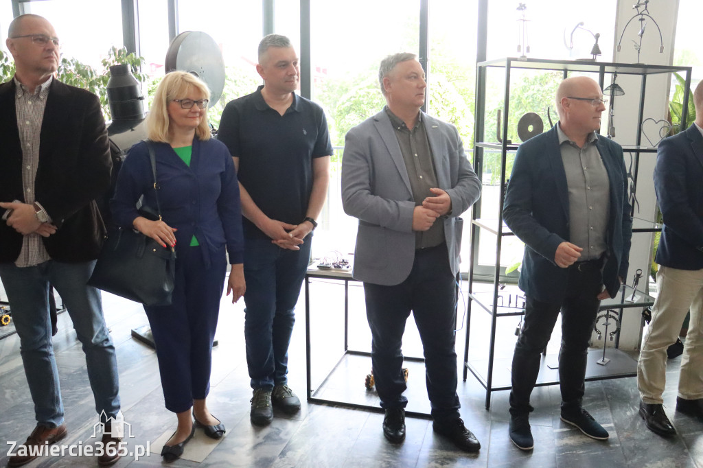 Fotorelacja: „Lato na propsie” - wernisaż wystawy w MOK Zawiercie