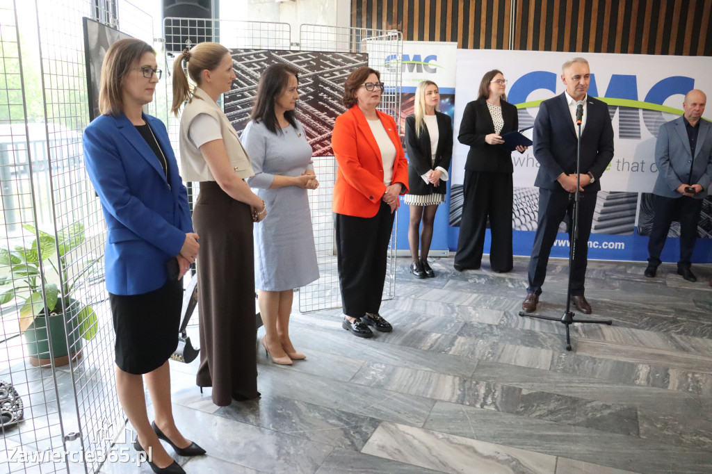 Fotorelacja: „Lato na propsie” - wernisaż wystawy w MOK Zawiercie