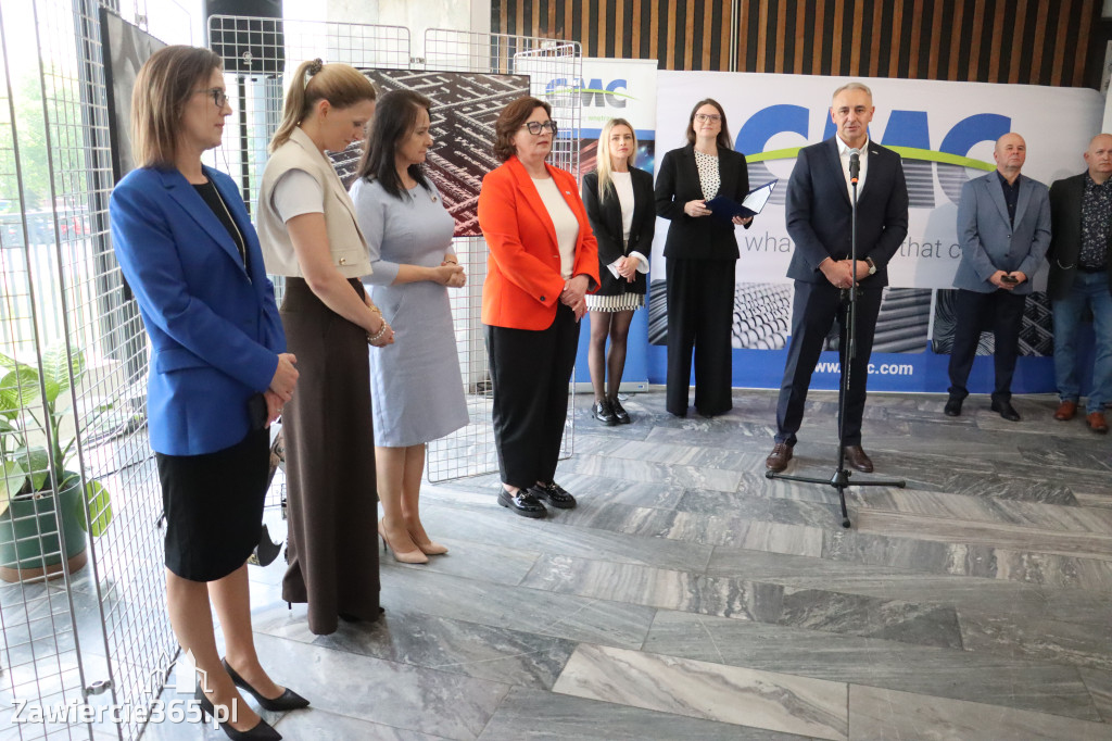 Fotorelacja: „Lato na propsie” - wernisaż wystawy w MOK Zawiercie