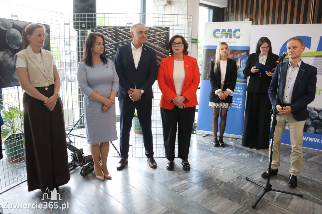 Fotorelacja: „Lato na propsie” - wernisaż wystawy w MOK Zawiercie