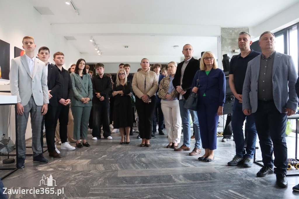 Fotorelacja: „Lato na propsie” - wernisaż wystawy w MOK Zawiercie