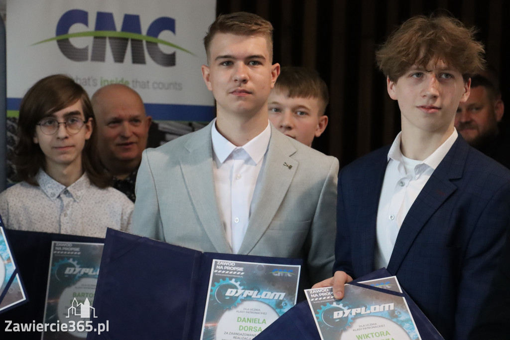 Fotorelacja: „Lato na propsie” - wernisaż wystawy w MOK Zawiercie