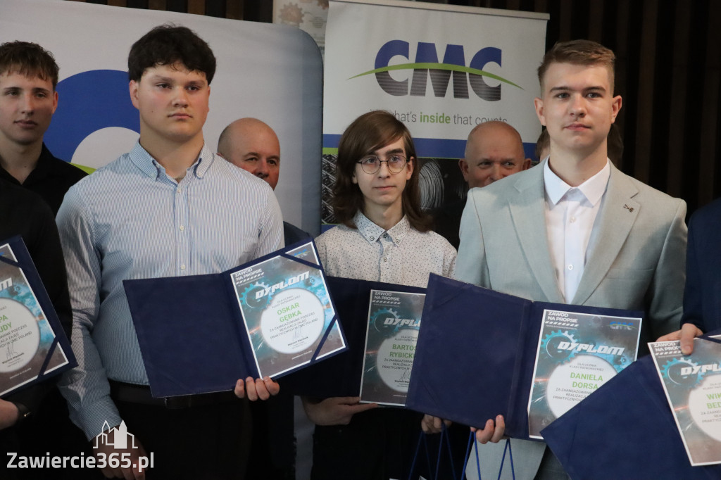 Fotorelacja: „Lato na propsie” - wernisaż wystawy w MOK Zawiercie