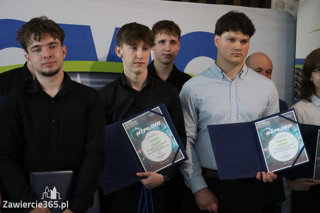 Fotorelacja: „Lato na propsie” - wernisaż wystawy w MOK Zawiercie