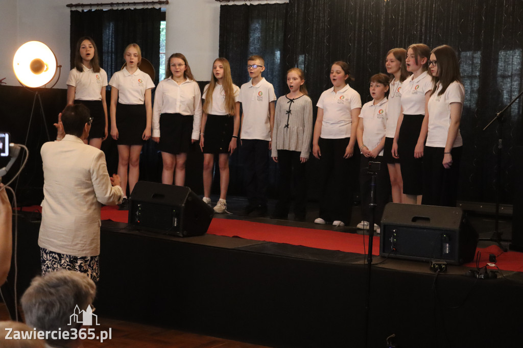 Fotorelacja: Koncert Nie tylko dla Mam w Pałacyku nad Wartą w Zawierciu Kromołowie