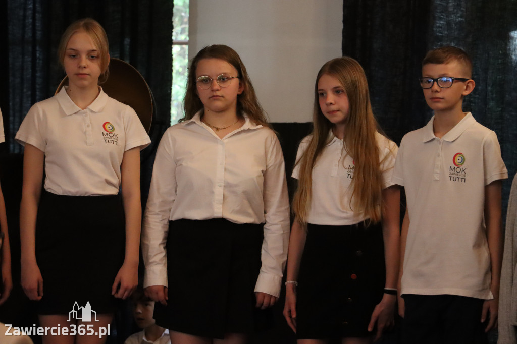 Fotorelacja: Koncert Nie tylko dla Mam w Pałacyku nad Wartą w Zawierciu Kromołowie