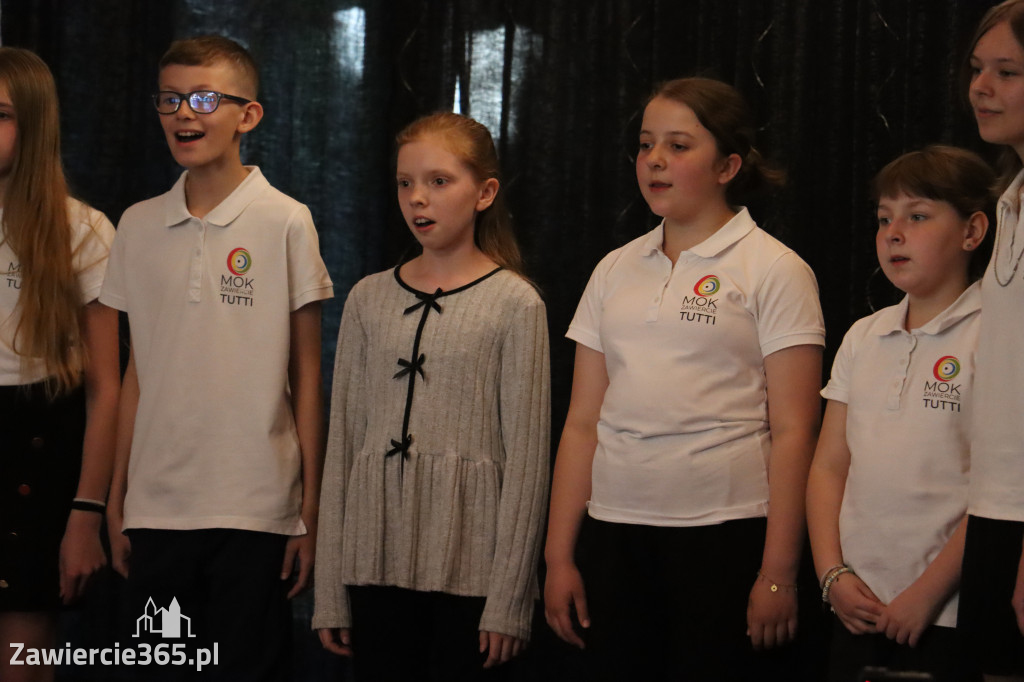 Fotorelacja: Koncert Nie tylko dla Mam w Pałacyku nad Wartą w Zawierciu Kromołowie