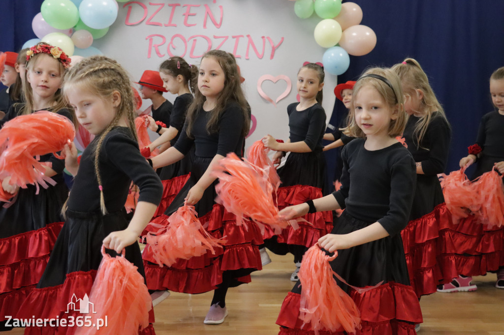 Fotorelacja I: Festyn Rodzinny w Przedszkolu Integracyjnym nr 3 w Zawierciu