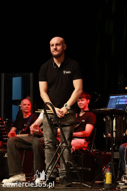 Fotorelacja: Podsumowanie roku szkolnego - Jurajska Szkoła Rocka w MOK Zawiercie