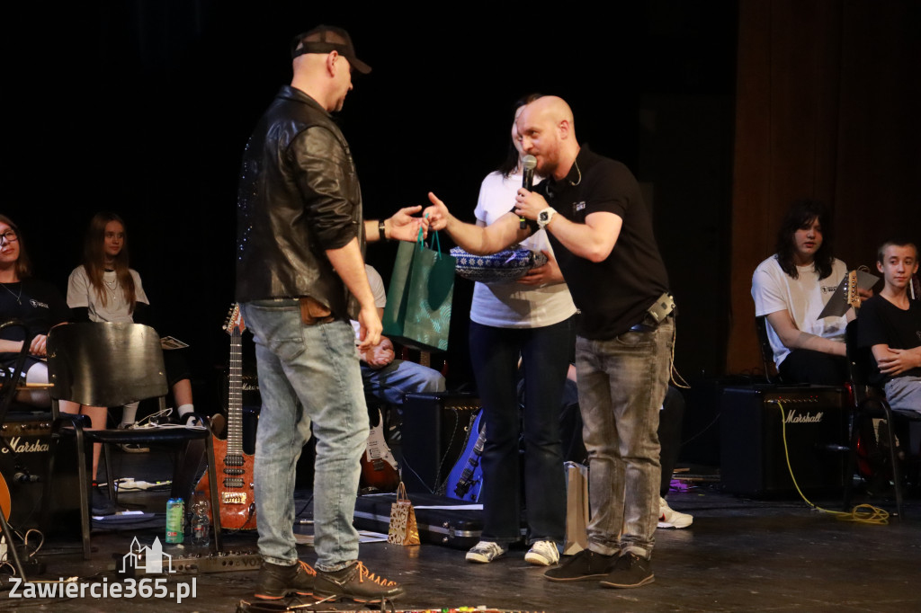 Fotorelacja: Podsumowanie roku szkolnego - Jurajska Szkoła Rocka w MOK Zawiercie