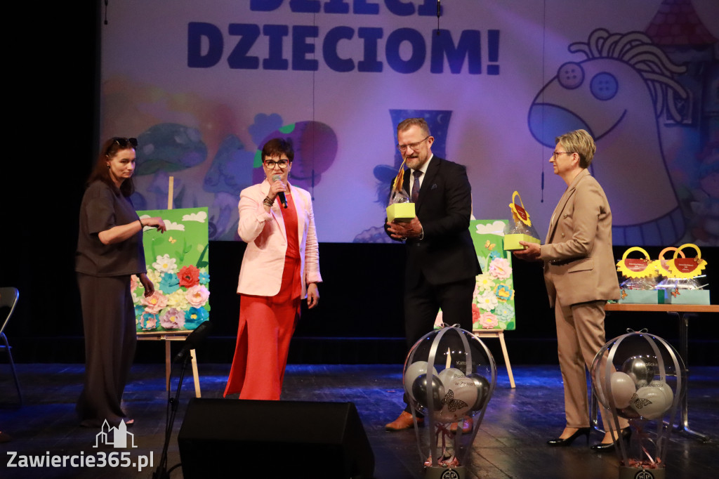 Fotorelacja: DZIECI DZIECIOM - Katolik w MOK Zawiercie