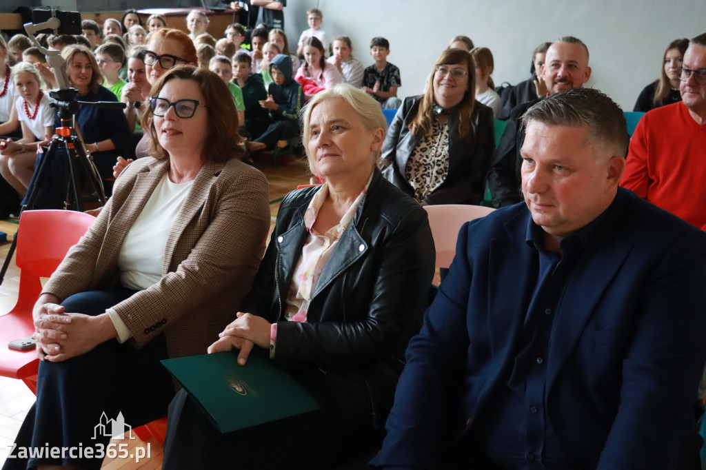 Fotorelacja: Oficjalne otwarcie „Pracowni pod chmurką” w Szkole Podstawowej nr 11 w Zawierciu - Marciszowie