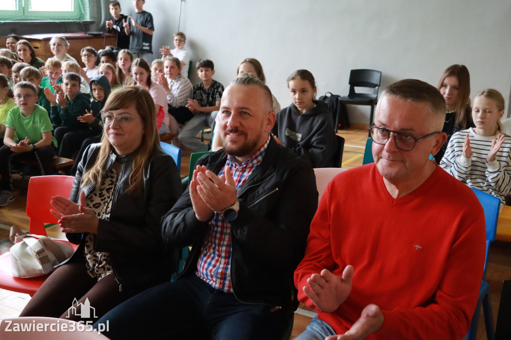 Fotorelacja: Oficjalne otwarcie „Pracowni pod chmurką” w Szkole Podstawowej nr 11 w Zawierciu - Marciszowie