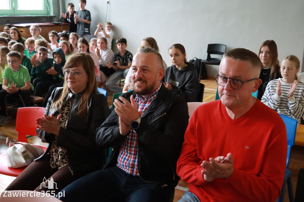 Fotorelacja: Oficjalne otwarcie „Pracowni pod chmurką” w Szkole Podstawowej nr 11 w Zawierciu - Marciszowie