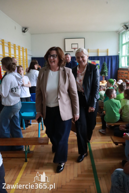 Fotorelacja: Oficjalne otwarcie „Pracowni pod chmurką” w Szkole Podstawowej nr 11 w Zawierciu - Marciszowie