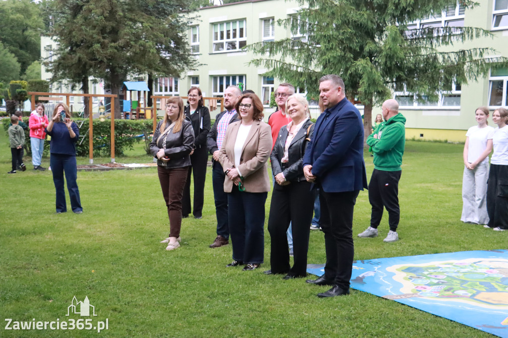 Fotorelacja: Oficjalne otwarcie „Pracowni pod chmurką” w Szkole Podstawowej nr 11 w Zawierciu - Marciszowie