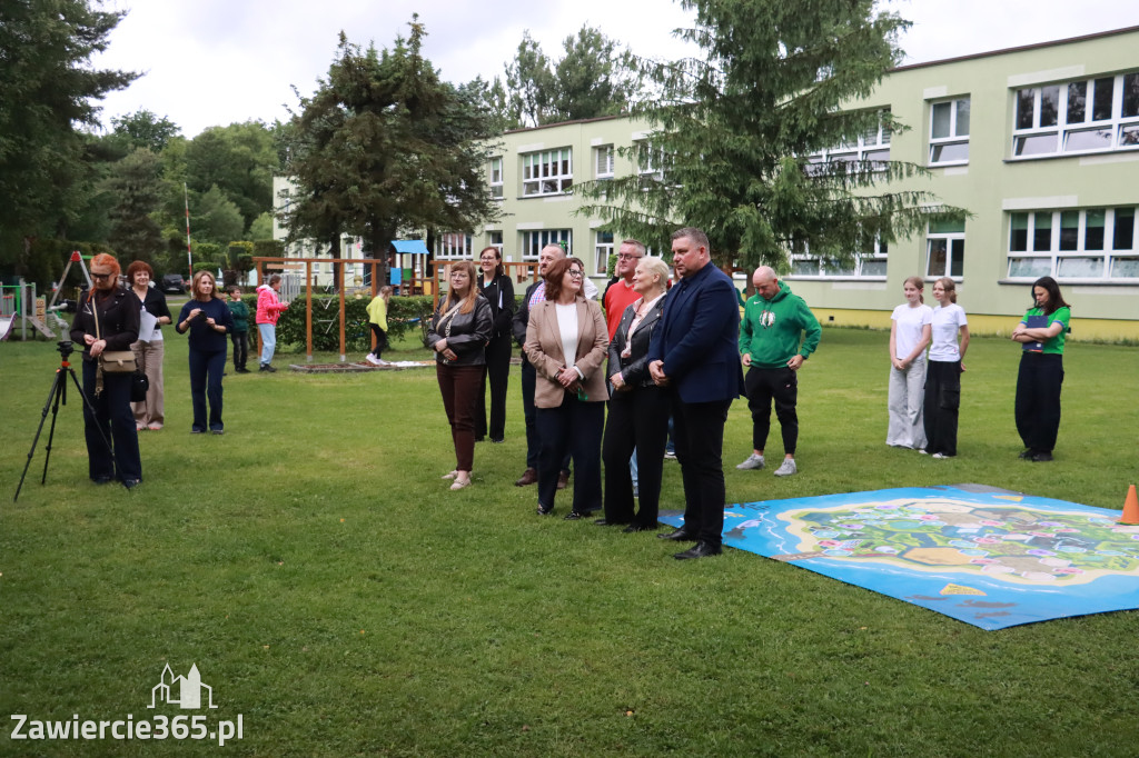 Fotorelacja: Oficjalne otwarcie „Pracowni pod chmurką” w Szkole Podstawowej nr 11 w Zawierciu - Marciszowie