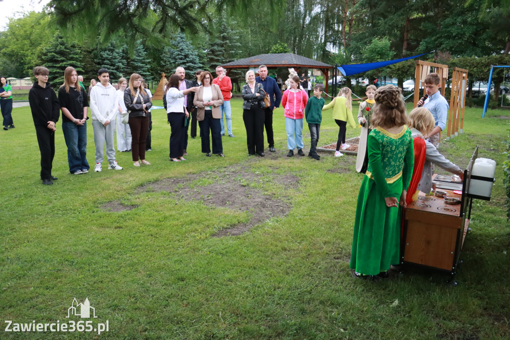 Fotorelacja: Oficjalne otwarcie „Pracowni pod chmurką” w Szkole Podstawowej nr 11 w Zawierciu - Marciszowie