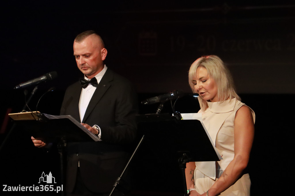 Fotorelacja: Gala z okazji jubileuszu 100-lecia OSP Marciszów w MOK Zawierciu