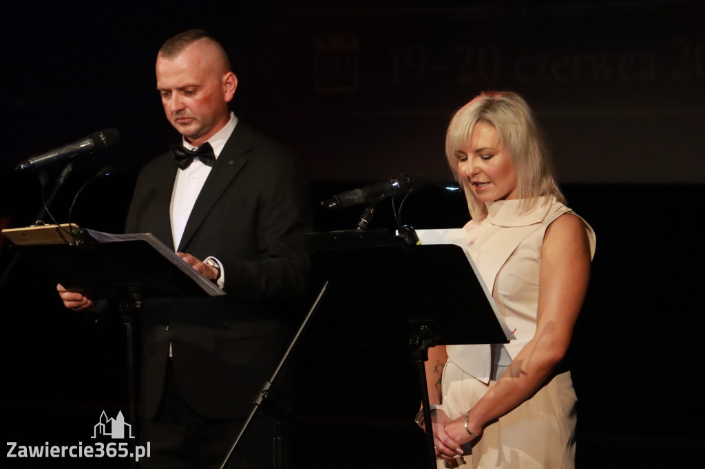 Fotorelacja: Gala z okazji jubileuszu 100-lecia OSP Marciszów w MOK Zawierciu