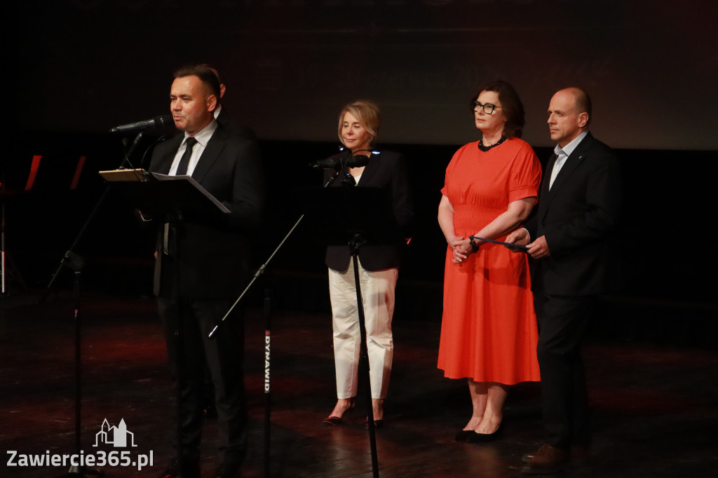 Fotorelacja: Gala z okazji jubileuszu 100-lecia OSP Marciszów w MOK Zawierciu