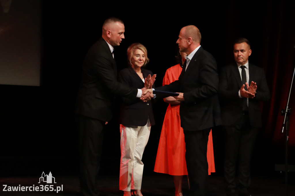Fotorelacja: Gala z okazji jubileuszu 100-lecia OSP Marciszów w MOK Zawierciu