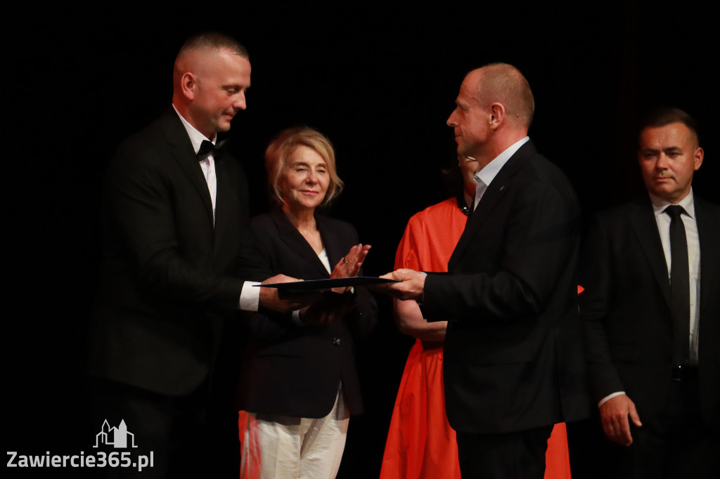 Fotorelacja: Gala z okazji jubileuszu 100-lecia OSP Marciszów w MOK Zawierciu