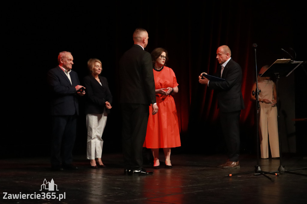 Fotorelacja: Gala z okazji jubileuszu 100-lecia OSP Marciszów w MOK Zawierciu