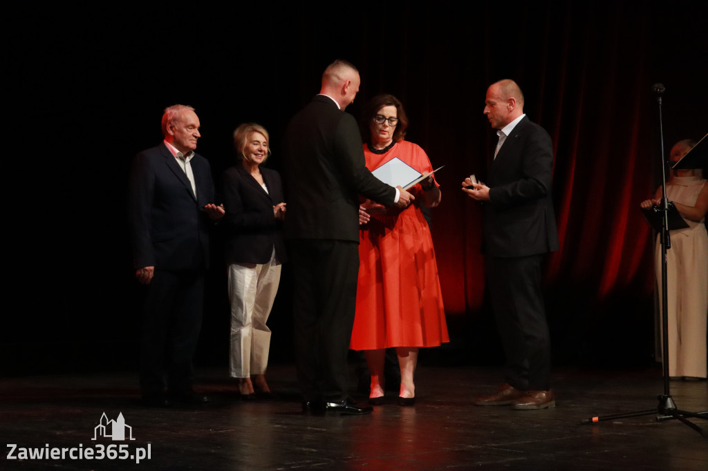Fotorelacja: Gala z okazji jubileuszu 100-lecia OSP Marciszów w MOK Zawierciu