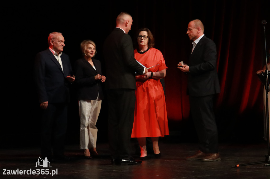 Fotorelacja: Gala z okazji jubileuszu 100-lecia OSP Marciszów w MOK Zawierciu