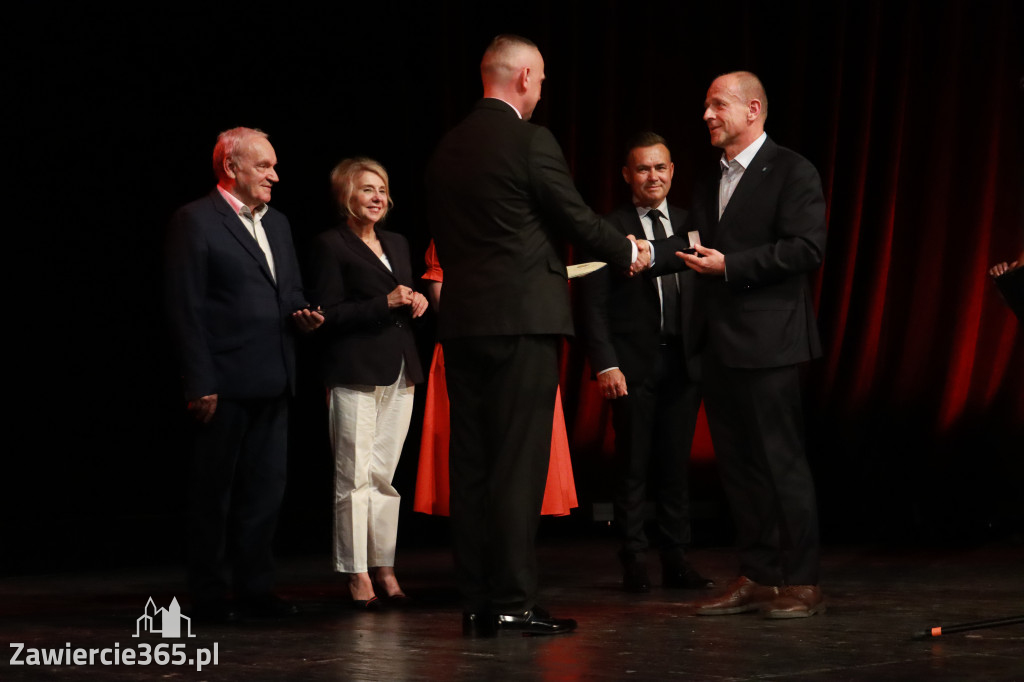 Fotorelacja: Gala z okazji jubileuszu 100-lecia OSP Marciszów w MOK Zawierciu