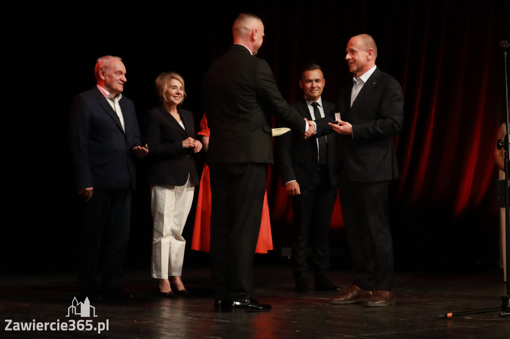 Fotorelacja: Gala z okazji jubileuszu 100-lecia OSP Marciszów w MOK Zawierciu