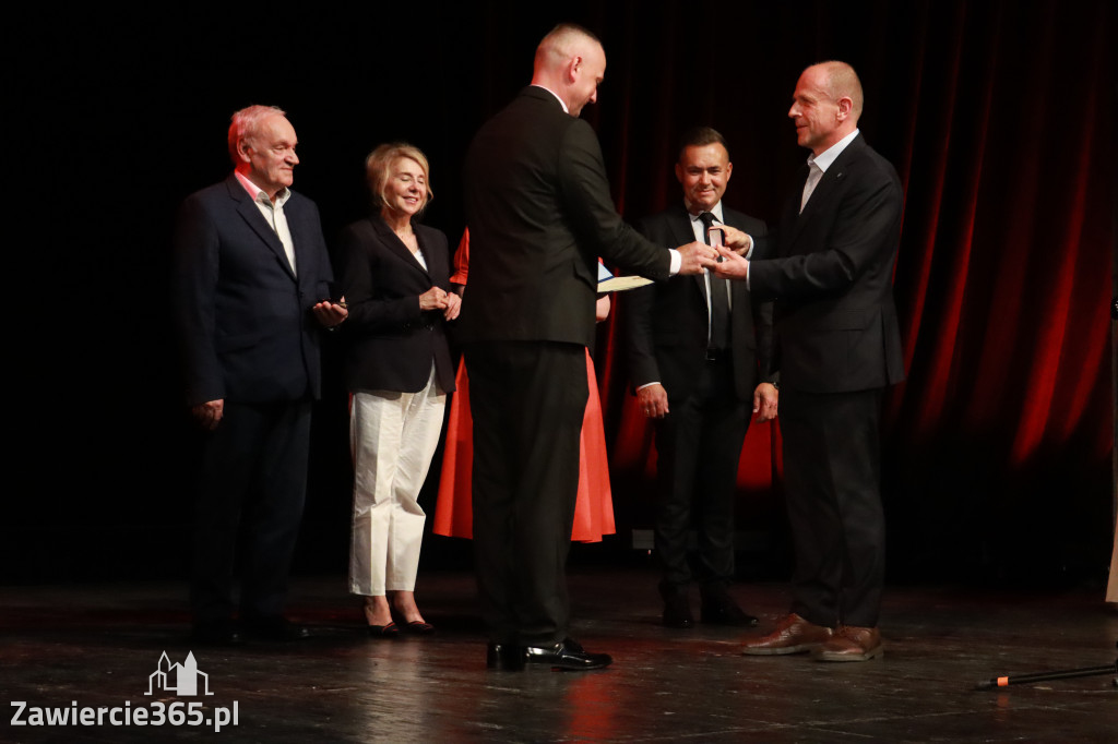 Fotorelacja: Gala z okazji jubileuszu 100-lecia OSP Marciszów w MOK Zawierciu