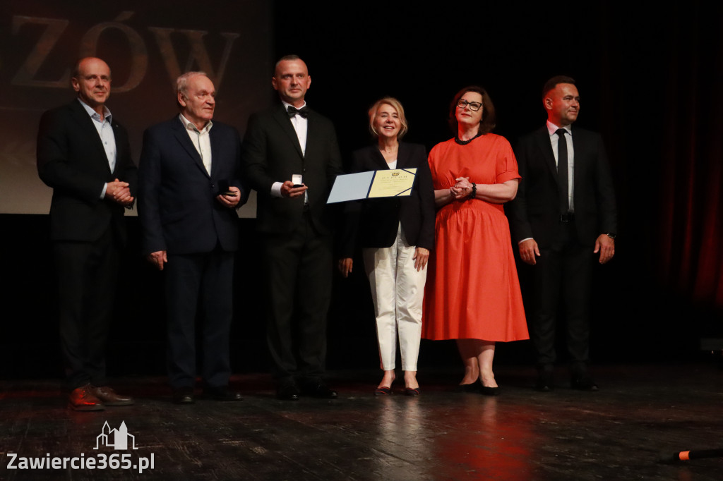 Fotorelacja: Gala z okazji jubileuszu 100-lecia OSP Marciszów w MOK Zawierciu