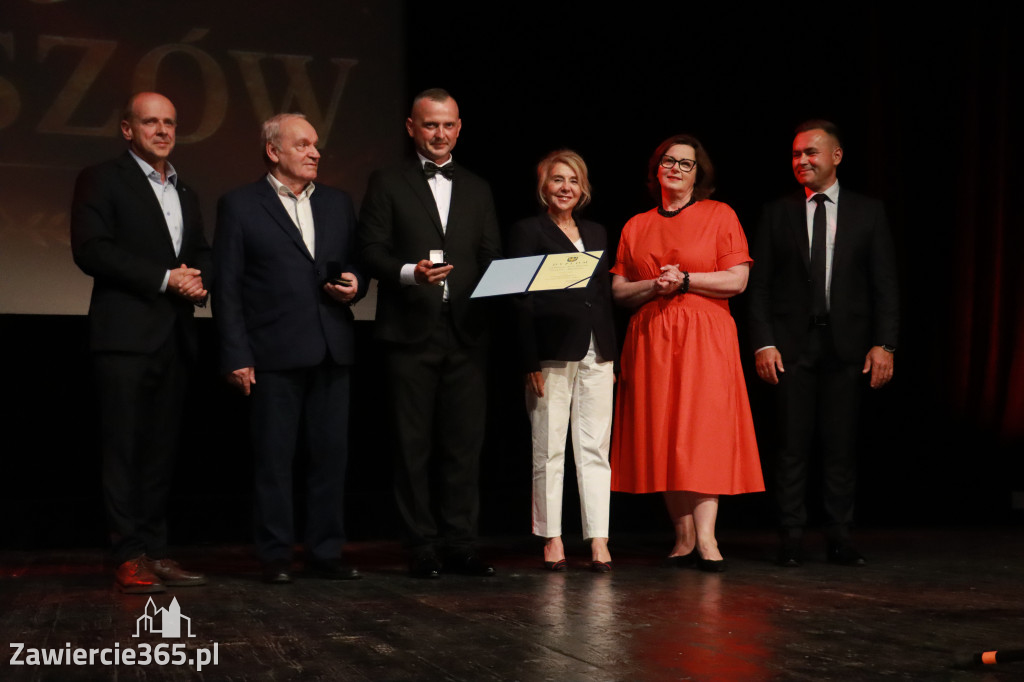 Fotorelacja: Gala z okazji jubileuszu 100-lecia OSP Marciszów w MOK Zawierciu