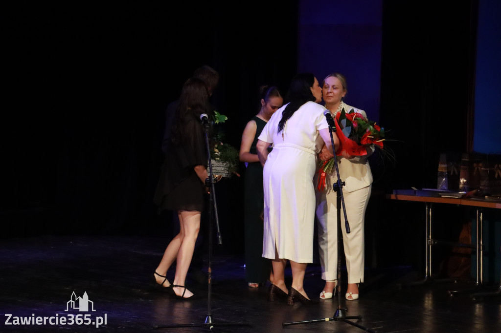 Fotorelacja: Zakończenie Roku Szkolnego - IV Gala Dwójki w MOK Zawiercie