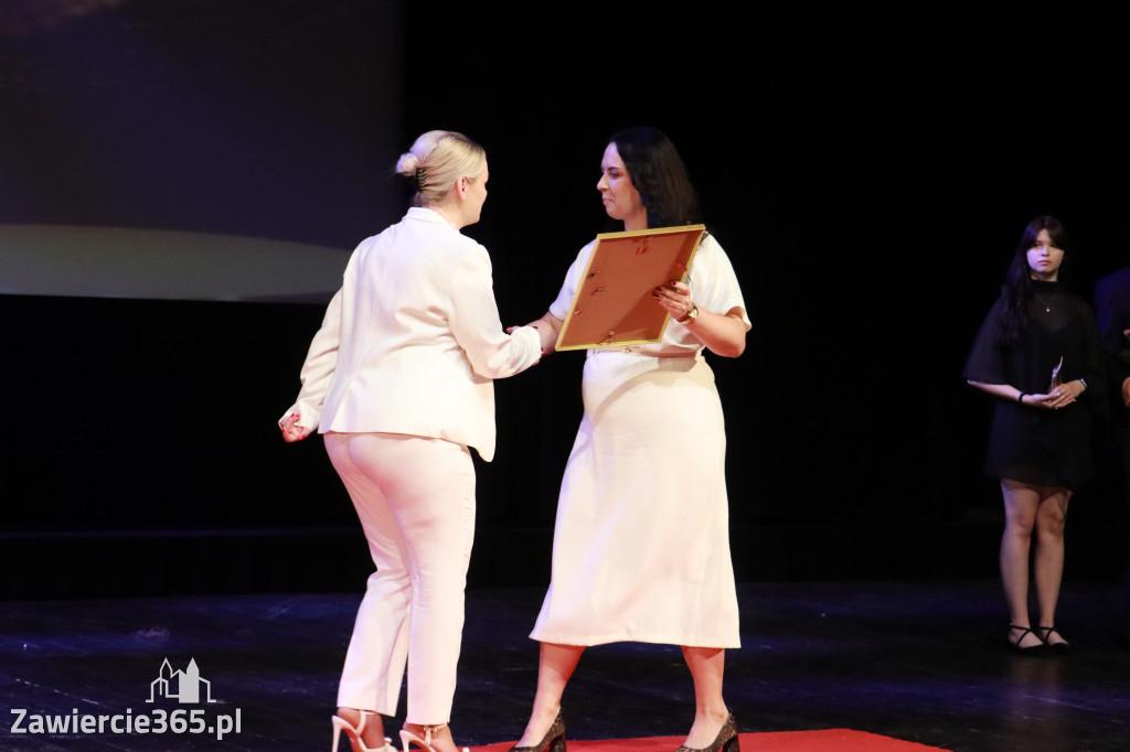 Fotorelacja: Zakończenie Roku Szkolnego - IV Gala Dwójki w MOK Zawiercie