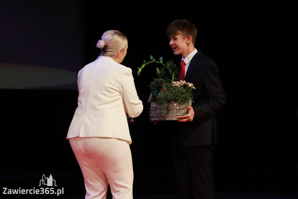 Fotorelacja: Zakończenie Roku Szkolnego - IV Gala Dwójki w MOK Zawiercie